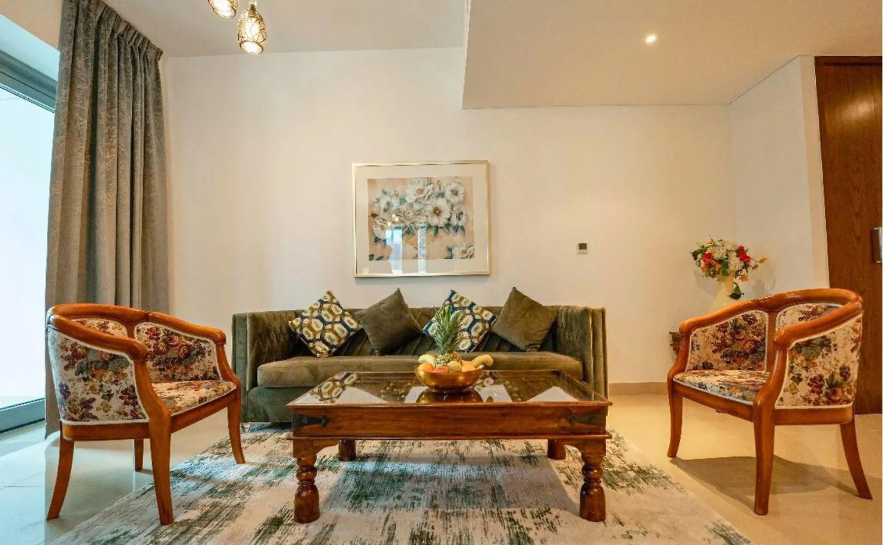 2Br Luxury Suite With A Garden View Dubai