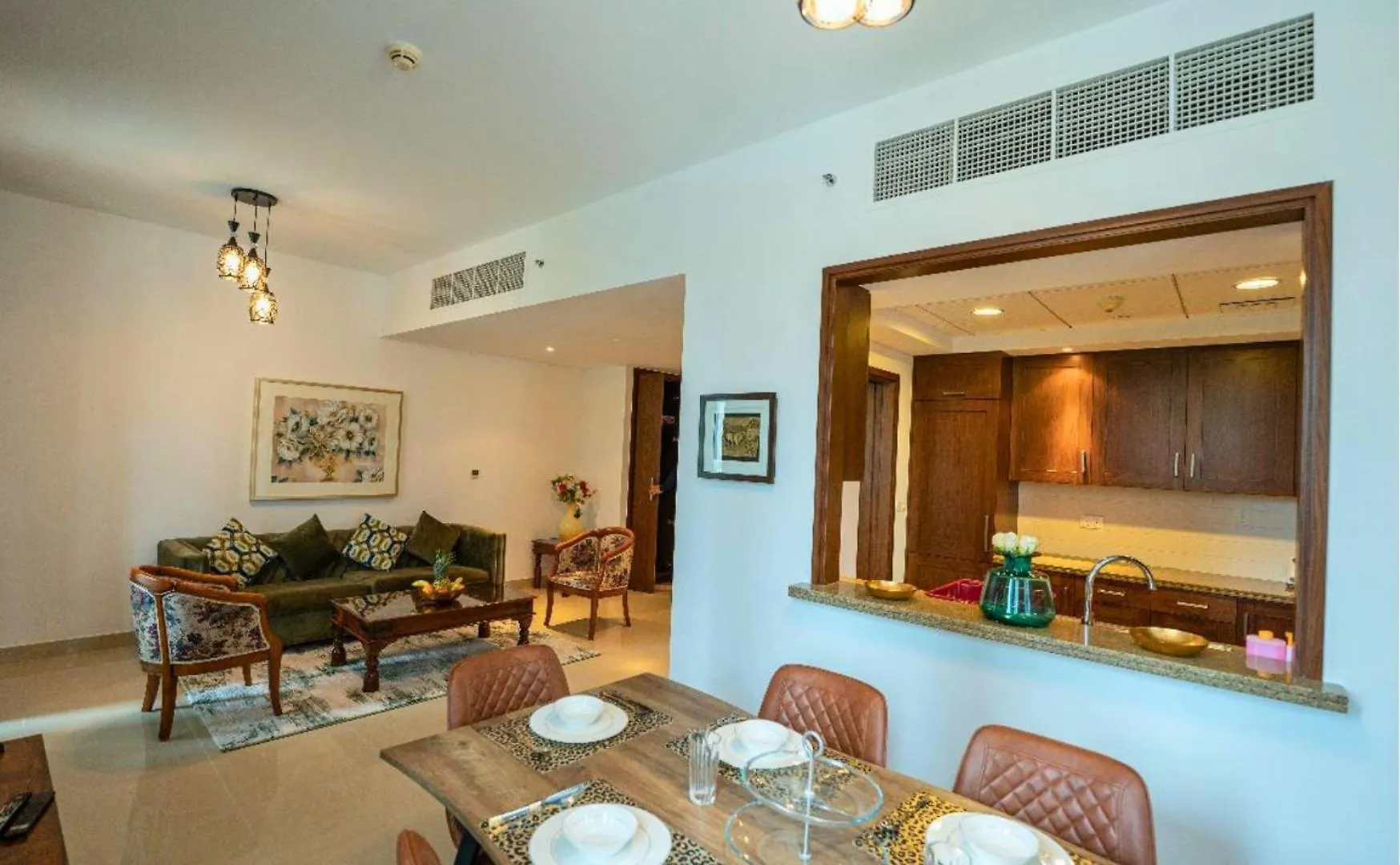 2Br Luxury Suite With A Garden View Dubai