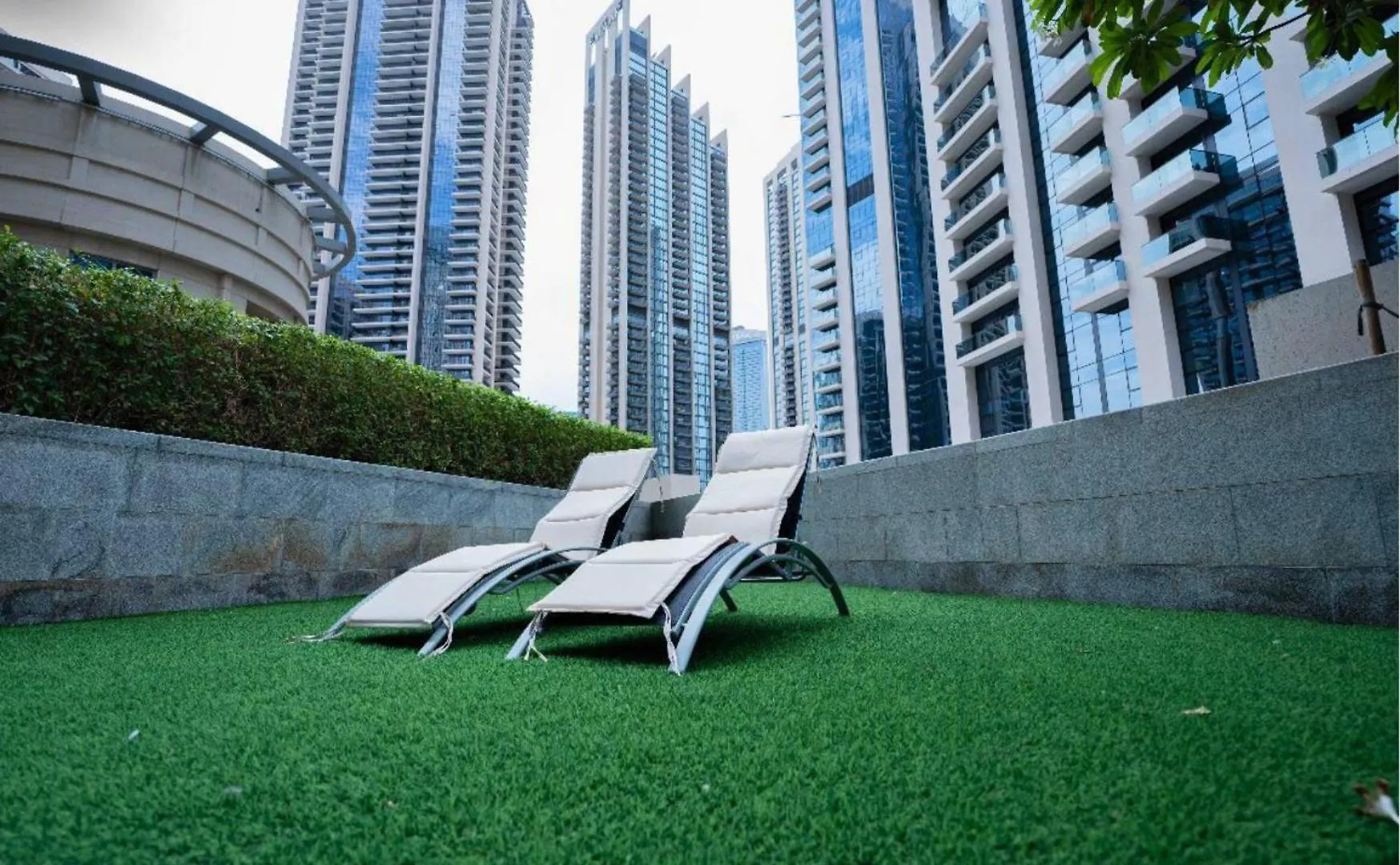 2Br Luxury Suite With A Garden View contacts